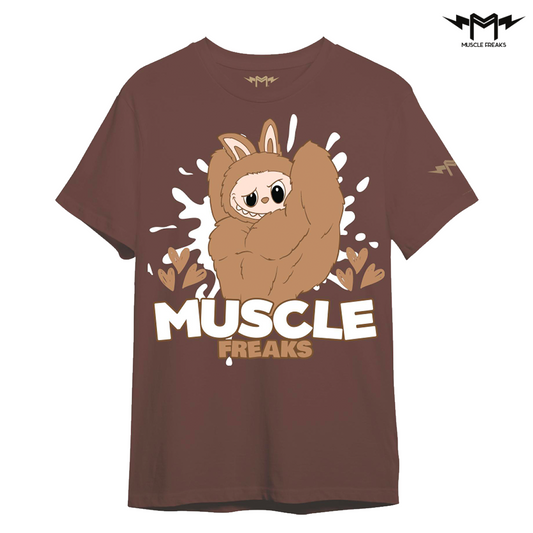 PLAYERA MUSCLE FREAKS LABUBU MONSTER COFFEE