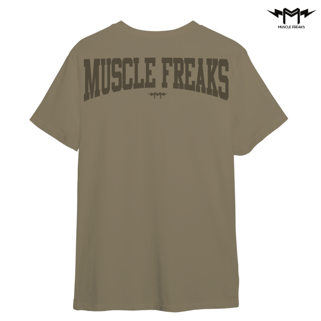 PLAYERA MUSCLE FREAKS BASIC MARRÓN