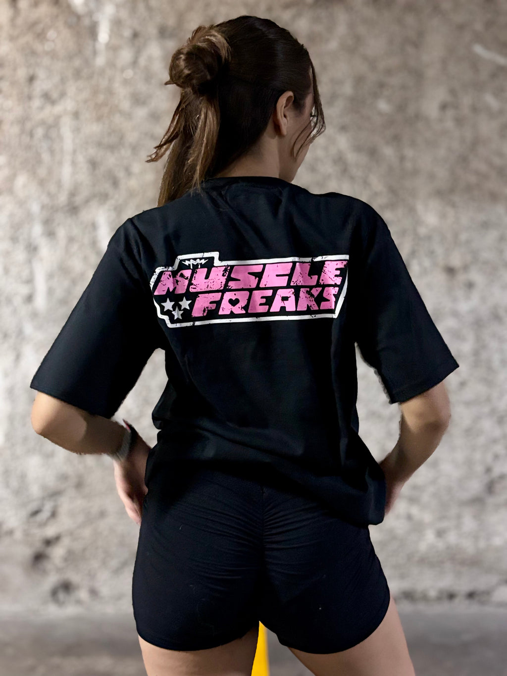 PLAYERA MUSCLE FREAKS BOMBON