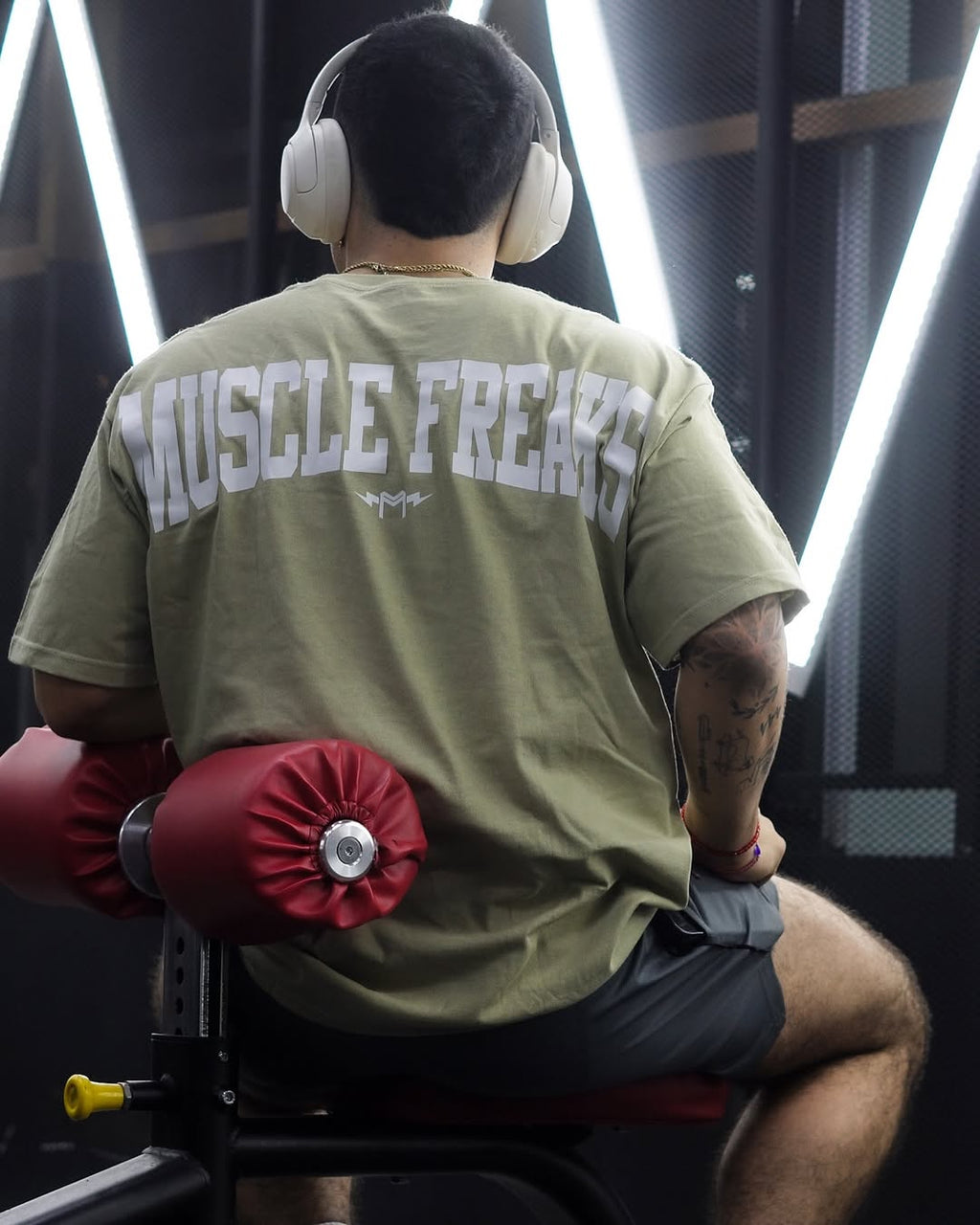 PLAYERA MUSCLE FREAKS BASIC BEIGE
