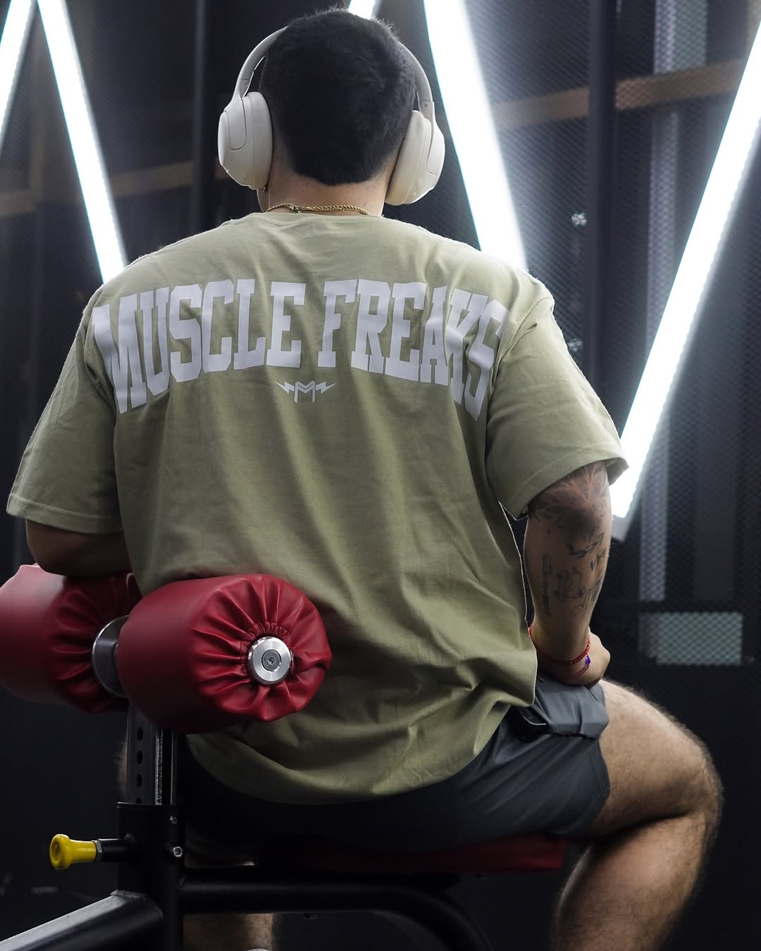 PLAYERA MUSCLE FREAKS BASIC BEIGE