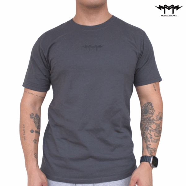 PLAYERA MUSCLE FREAKS BASIC GRIS