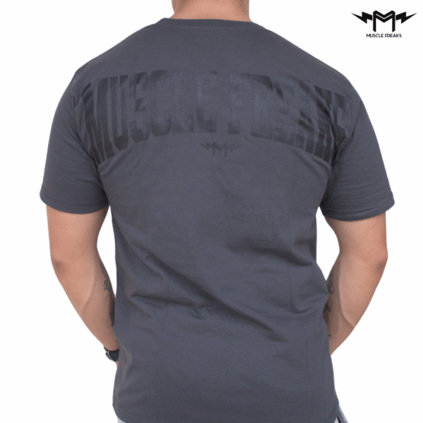 PLAYERA MUSCLE FREAKS BASIC GRIS - Imagen 2